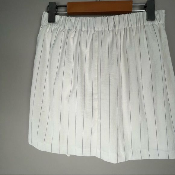 Faux wrap Pin striped mini skirt - Picture 6 of 7